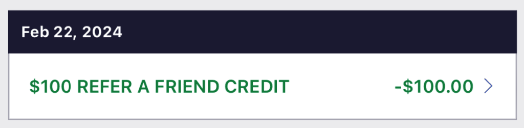 Captura de pantalla de la app de Discover mostrando el abono de $100.